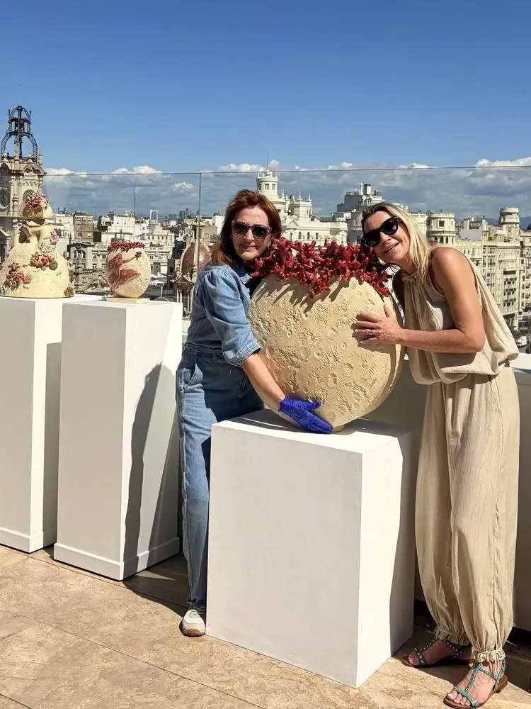 Ana Docavo y Maribel Martínez con «Coral 71»
