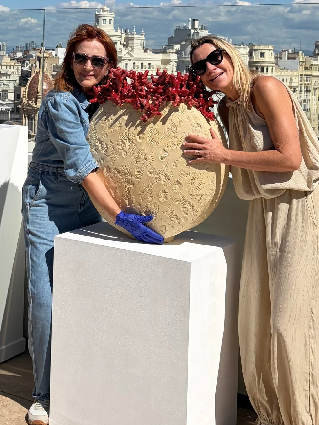 Maribel Martínez y Ana Docavo con «Coral 71» en el rooftop del Gran Hotel Centenari